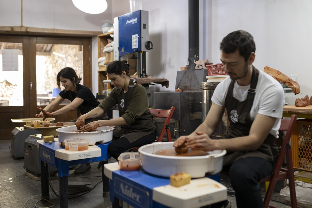 À Roda da Olaria e à Mesa da Serra: um portal para um mundo novo