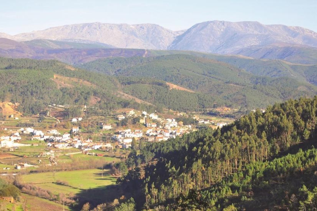 Schist Walking Trail of Aldeia das Dez 1 - By the floodplains of Alvoco