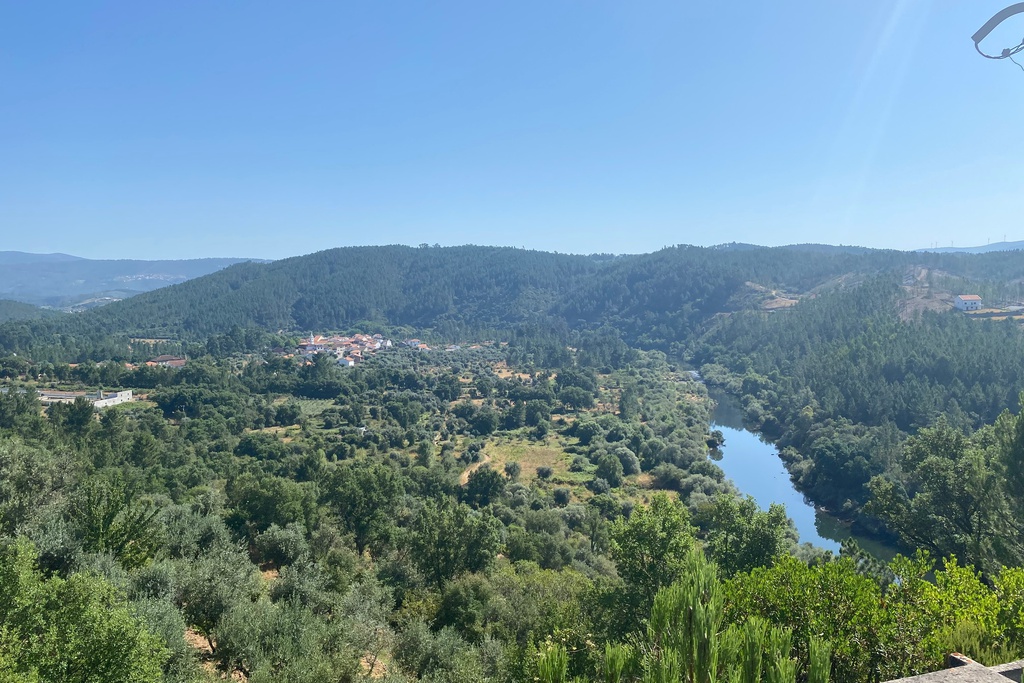 Meanders - Janeiro de Baixo > Janeiro de Baixo Rest Area - GRZ on Foot: Stage 4