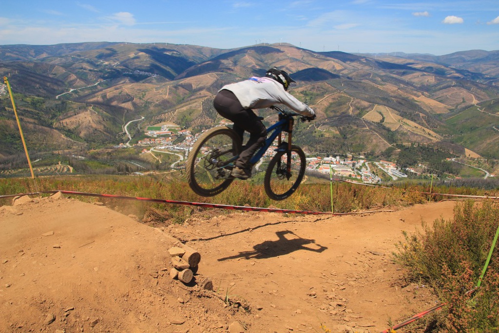 Baptiste Pierron and Camille Balanche crowned European Downhill Champions