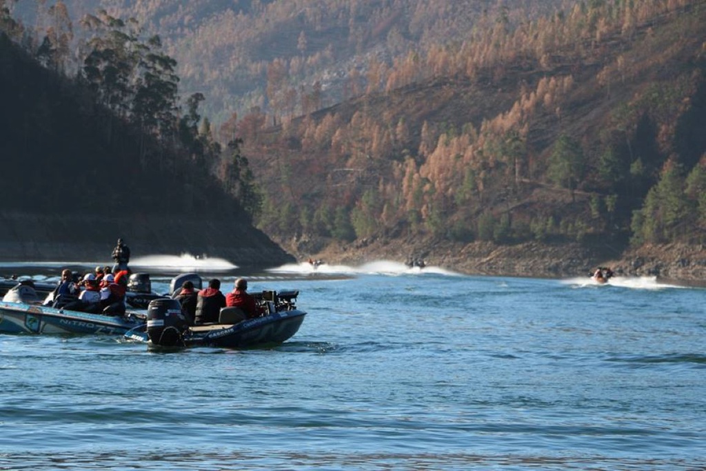 Circuito de pesca embarcada ao achigã da FLW no Vilar