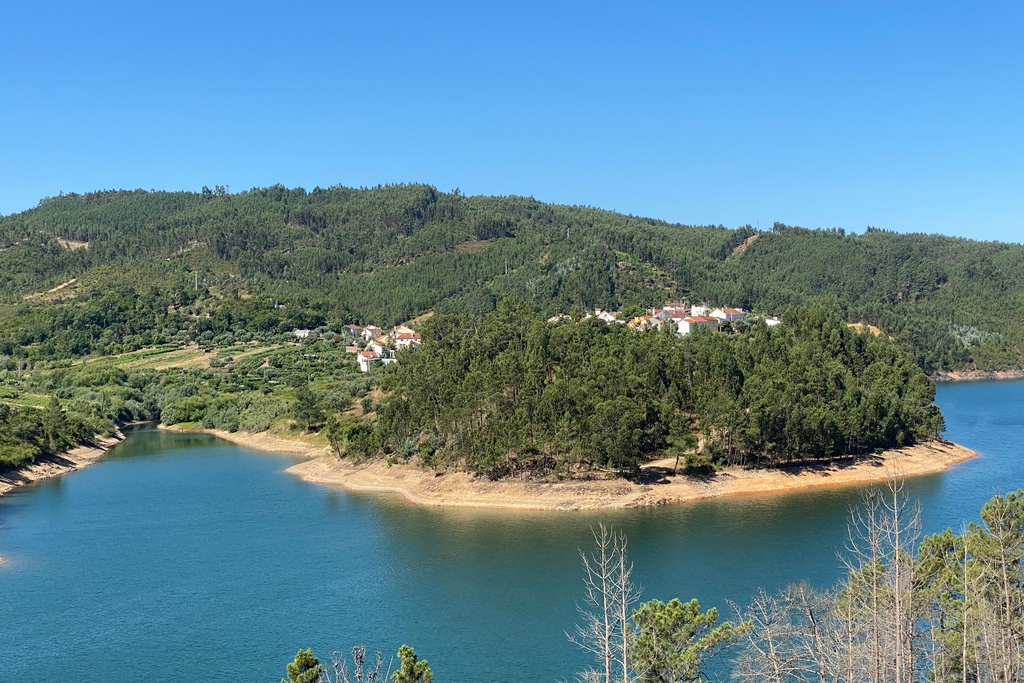River Branches - Macieira Rest Area > Penedo Furado - GRZ on Foot: Stage 9