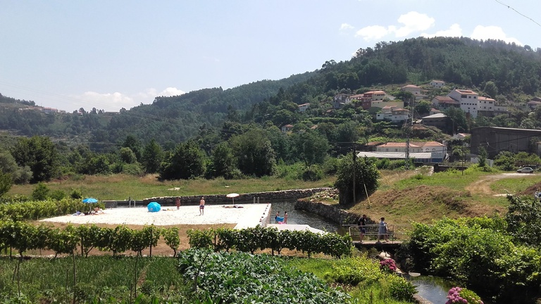 Ponte de Sótão River Beach